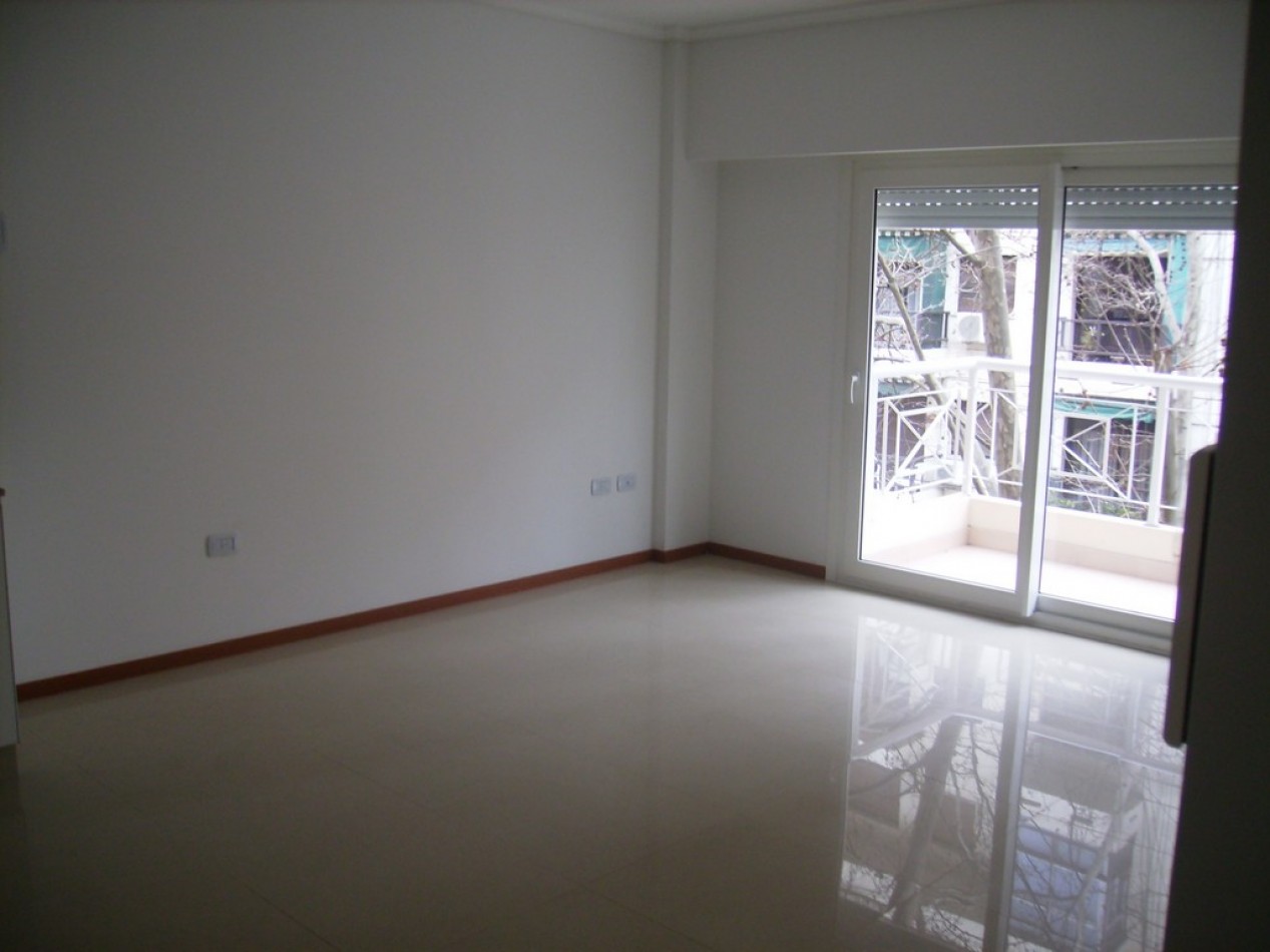 Monoambiente para vivienda y/o Apto profesional